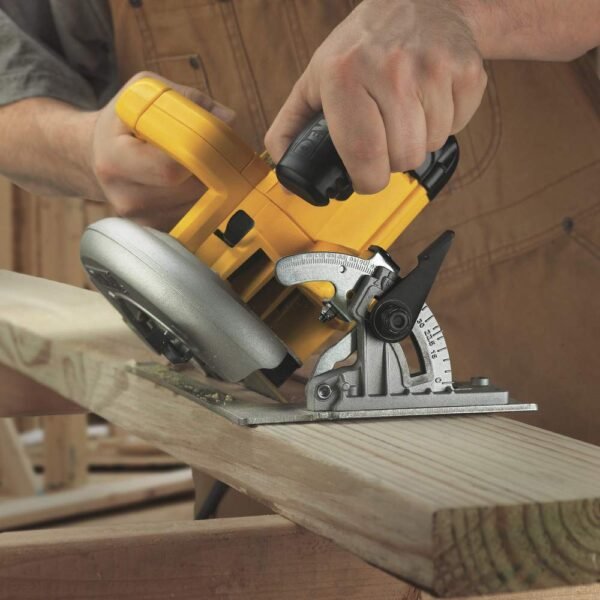 Powerful DEWALT Circular Saw DWE575SB Review Lightweight with 57 Degree Bevel Powerful DEWALT Circular Saw DWE575SB Review Lightweight with 57 Degree Bevel